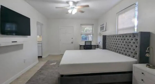 437 NE 107th Pool Hot Tub Patio 5 Bedrooms 3 Baths Parking