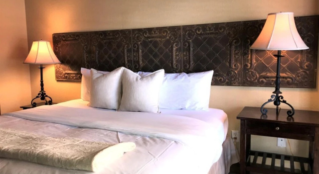 K B M Resorts- Cbi-207 Upgraded 1bd, Wood Fireplace, Full Kitchen, Wifi, Walk to Slopes!