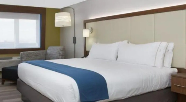Четырёхместный номер Standard Holiday Inn Express & Suites Dallas Northeast - Arboretum by IHG