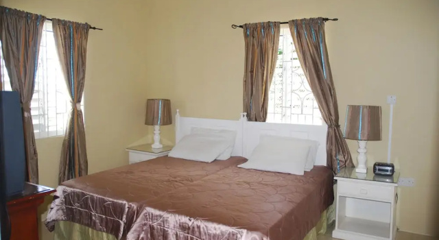 Семейная вилла с балконом St Mary Mins Away From Ocho Rios 2 bed Ocean View Villa