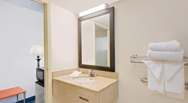 Номер Standard Days Inn by Wyndham Easton