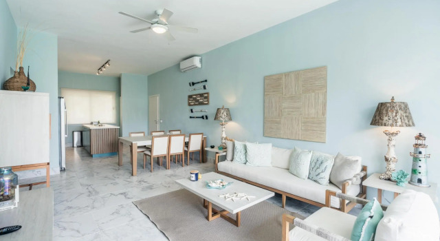 Two-bedroom apt With Pool View bbq in Lake View