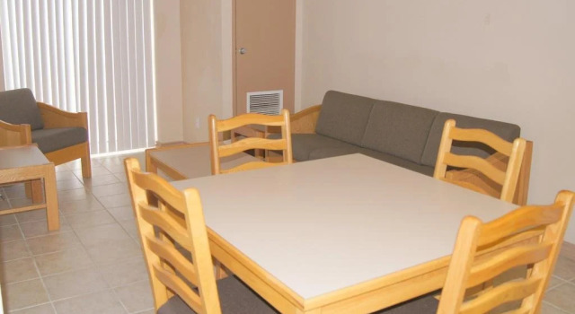 Hotel Laurier - King's Court Residence, Varaa Hotelli Waterloo 