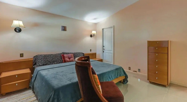 Tropical Vibes! Riverfront Bonita Springs Hideaway, Book Feriehus Villaer i Florida, Villa