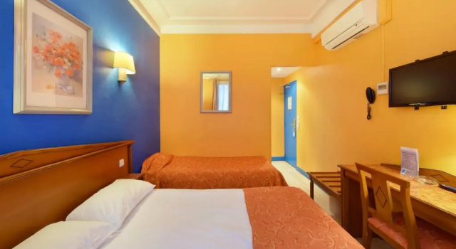 Трёхместный номер Standard Hotel Richmond Gare du Nord