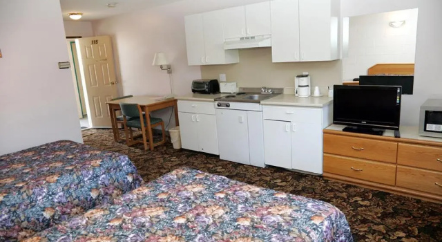 Четырёхместный номер Deluxe Canadas Best Value Inn Mile-0-Motel Lillooet