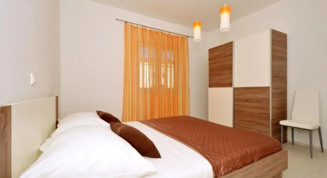 Holiday Home Mery, Забронировать Апартаменты/квартира Винишче Trogir Riviera, рядом с Пляж Купиница