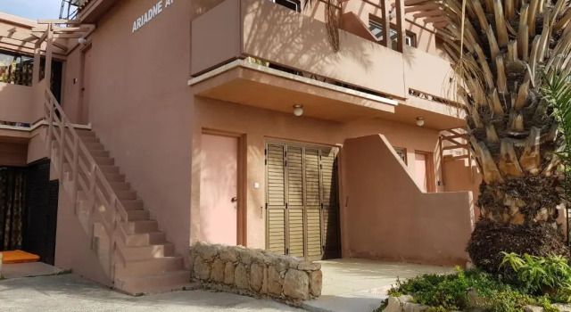 Ariadne apt 103 -300m from Lighthouse beach, Rezerwuj Hotel Hotele w Pafos z parkingiem, w pobliżu Paphos Archaeological Park, Parking