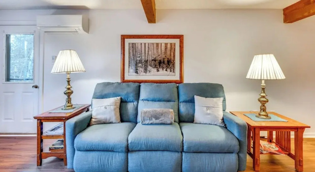 Inviting Bartlett Condo: 1 Mi to Attitash Mountain
