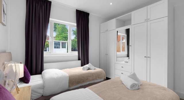 Modern 3 Bedroom, 2 Bathroom Home in Edgware