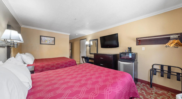 Четырёхместный номер Standard Econo Lodge Inn & Suites Fallbrook Downtown