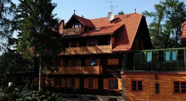 Hotel Modrzewiówka, Boek Hotel Hotels in Klein-Polen met parkeren, Parkeren