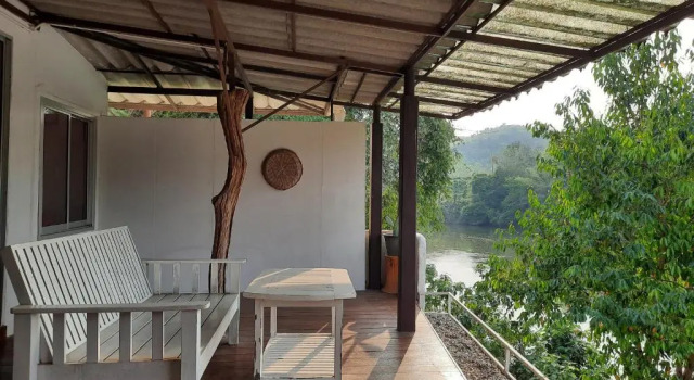 Номер Deluxe Chasorn Riverside Resort