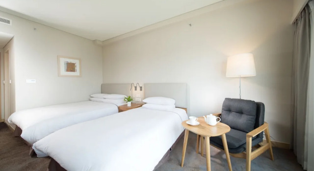 Двухместный номер Standard с балконом и с видом на океан Seogwipo KAL Hotel