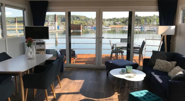 Бунгало с видом на воду Floating Village Brombachsee