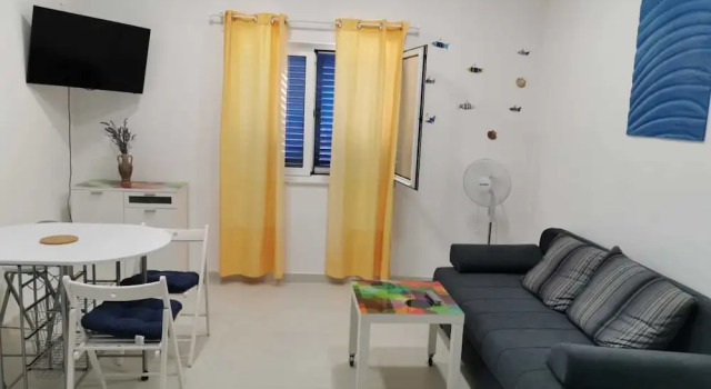 Boutique Apartment in Pirovac With Terrace, Забронировать Апартаменты/квартира Пировац Шибенско-Книнская жупания
