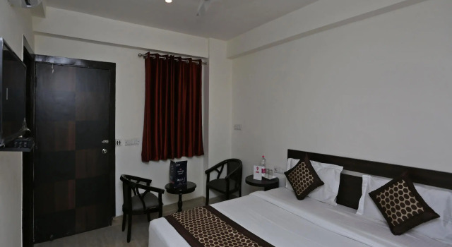 OYO 12171 Hotel Sky View, Забронировать Отель Отели Нью-Дели с завтраком, Завтраки