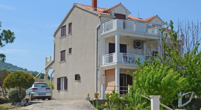 Amazing Apartment in Racisce With Wifi and 3 Bedrooms, Забронировать Апартаменты/квартира Апартаменты острова Корчулы, рядом с Частный Пляж «Апартментс Друшкович», Апартаменты/квартира