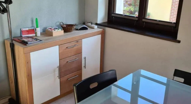 Private room with free VVO ticket & sunset view & Wi-Fi & cats in the house, Забронировать Отель Пирна 