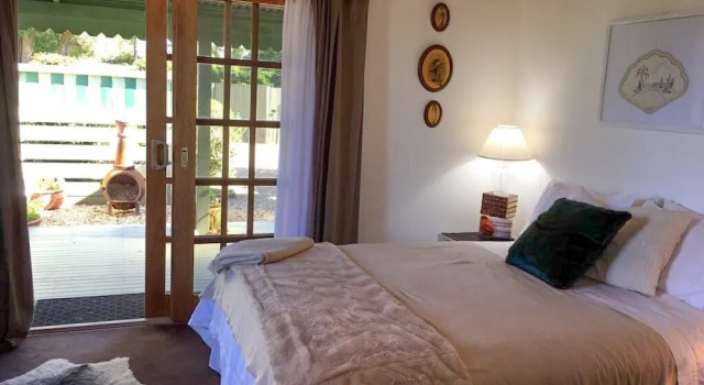 Billabong Cottage, Book Vacation Home Cottages in Pacific Palms, Cottage
