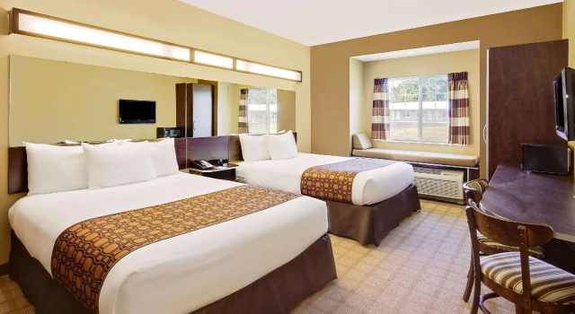 Четырёхместный номер Standard Microtel Inn & Suites by Wyndham Prairie du Chien