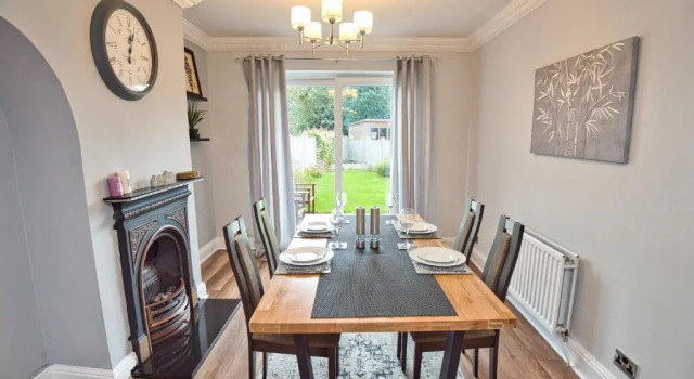 Cosy 3 bed with Parking- Family and Contractors, Varaa Hotelli Holly Lane West Midlands