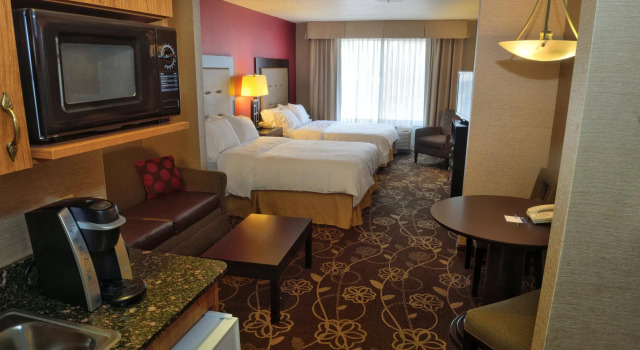 Четырёхместный люкс Holiday Inn Express Hotel & Suites Idaho Falls by IHG