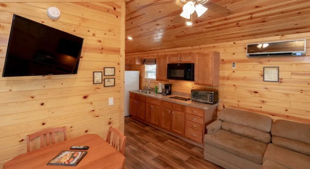 Коттедж Deluxe Frontier Town Campground