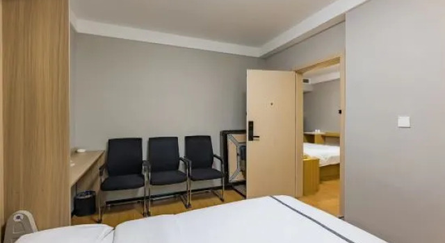 Люкс Home Inn Baiyun Hotel (Shijiazhuang Gaochun Fengzhong Road)