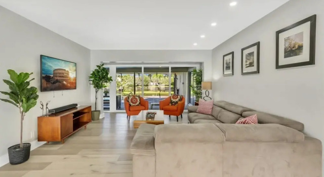 Watersedge - Private & Sanitized, Self Check-in. Perfect for Social Distancing & Working From Home. Private Pool, Pet Friendly. Super-host Support, Забронировать Отель Вестон Fort Lauderdale West, рядом с Загородный гольф-клуб Bonaventure Country Club