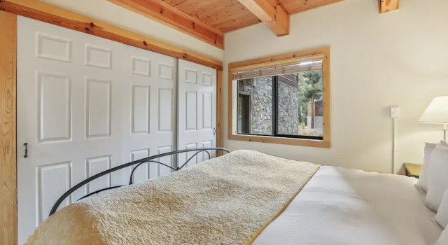 Comfort In The Sierras - Edelweiss 2br - Kirkwood 3 Bedroom Condo, Забронировать Апартаменты/квартира Кирквуд штат Калифорния, рядом с The Wall