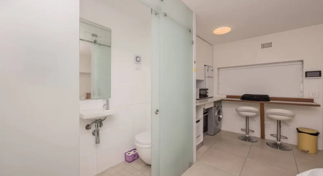 Двухместные апартаменты Bright and Adorable Studio in Vredehoek