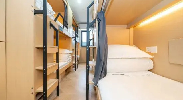 Кровать в общем номере (мужской номер) Jiting Youth Hostel
