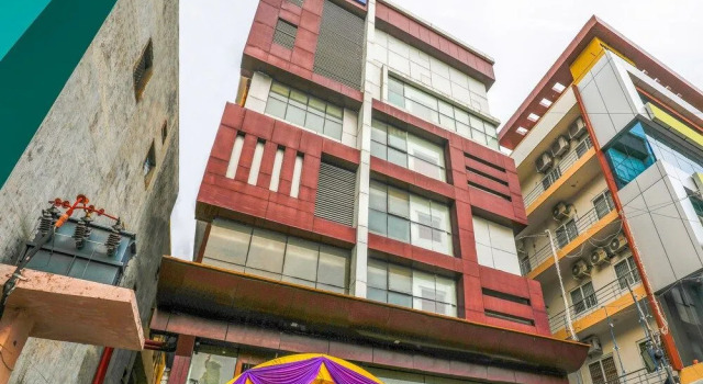 OYO 16930 Madhura Inn, Rezerwuj Hotel Hotele w Andhra Pradesh z parkingiem, Parking