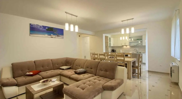 Charming villa Marisol 200m from the beach, Забронировать Вилла Коттеджи Баньоле, Коттедж