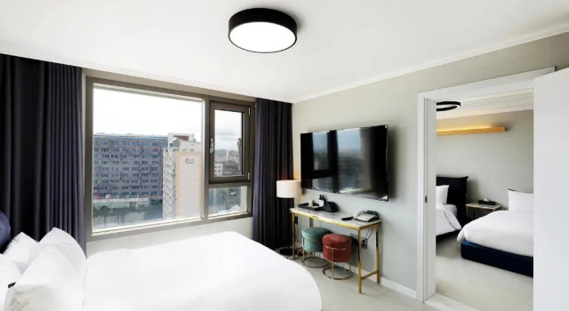 Люкс Cornerstone Hotel