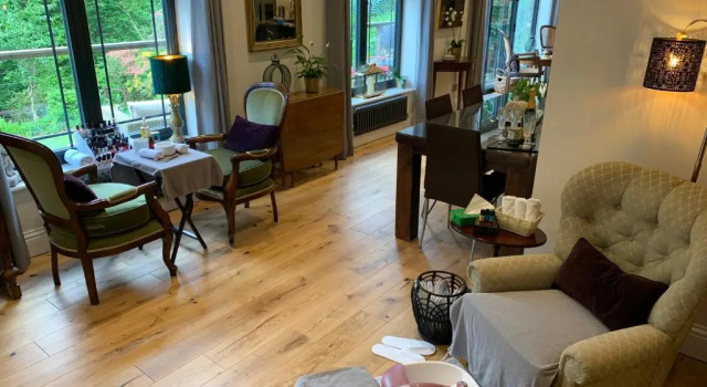 Spacious Surrey Hills Country House, Забронировать Отель Отели High Weald с парковкой, Парковка