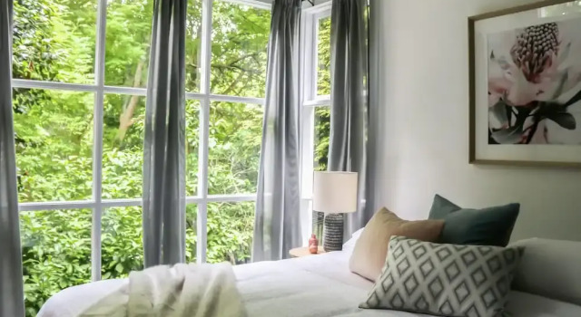 Morton Brae Luxury Cottage Sassafras, Rezerwuj Dom wakacyjny Hotele w Dandenong Ranges z parkingiem, Parking