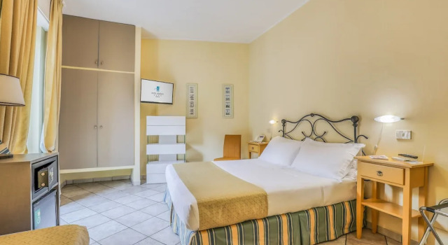 Трёхместный номер Superior с видом на горы Hotel Albatros Varigotti