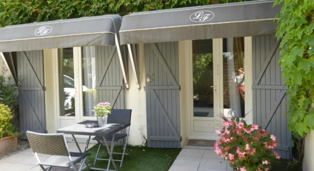 Люкс Logis Hôtel La Fenière