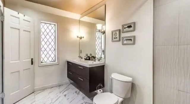 Коттедж Spacious 5br Sleeps 10 University District 5 Bedroom Home