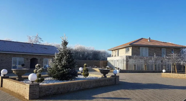 Апартаменты Hotel Garni Am Lindenhof Bunde