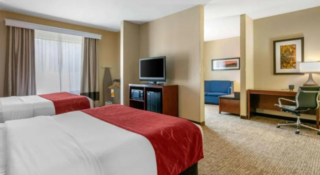 Четырёхместный люкс Comfort Suites Forrest City