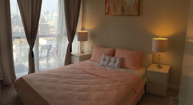 Апартаменты Deluxe A&A Suites in the heart of Downtown Toronto