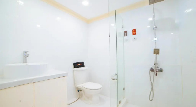 Люкс RedDoorz Premium near Greenbelt Makati