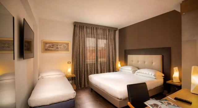 Трёхместный номер Classic The Spring House Hotel Rome Vatican, Tapestry Collection Hilton