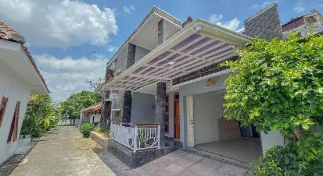 Modern Javanese 4BR Home Near Keraton Yogya