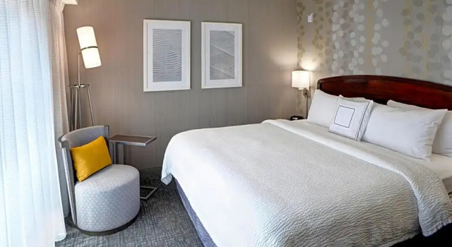 Двухместный люкс c 1 комнатой Courtyard by Marriott Kokomo