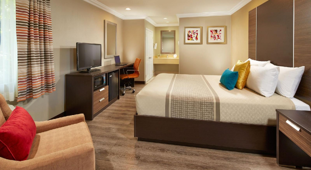 Eden Roc Inn & Suites