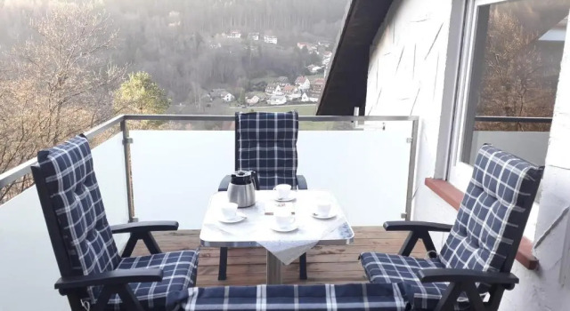 Апартаменты с балконом Ferienwohnung in ruhiger Waldrandlage